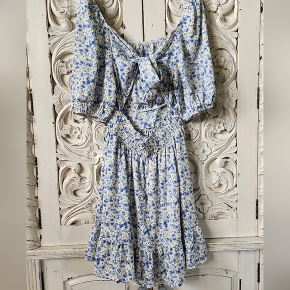 NWT! Floral tie back dress - Picture 10 of 16